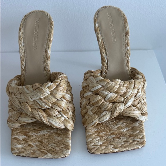 Bottega Veneta Braided Raffia Slide Heels in Natural Beige - Picture 3 of 6